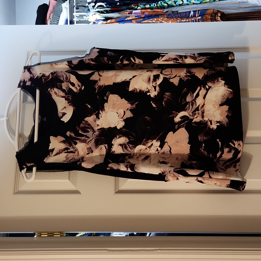 Simply Vera Wang beautiful tank top